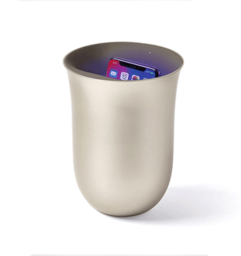 Cargador inalambrico y limpiador de bacterias de tu móvil color dorado