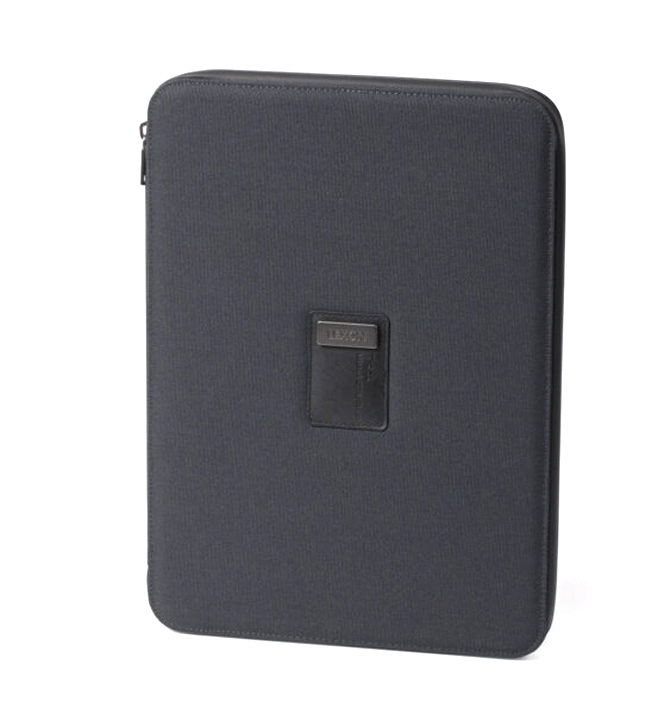 Si no necesitas cartera porta documentos porque no llevas mucha documentación encima, te puede ir bien este portafolios. En él podrás llevar lo imprescindible, Ipad, bolígrafo y algún que otro papel.