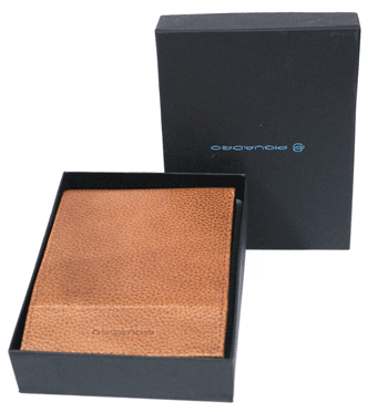 Cartera billetera tarjetero de piel beige para muchas tarjetas marca Piquadro