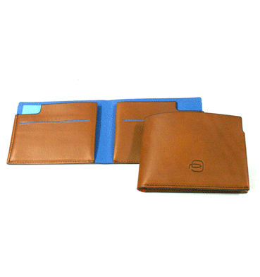 Cartera billetera tarjetero de piel color beige Marca Piquadro