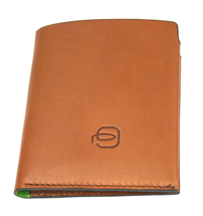 Cartera billetera tarjetero vertical de piel beige marca Piquadro