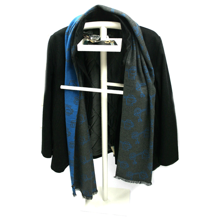 Galán de noche mozo perchero con vacía bolsillos - Solohombre