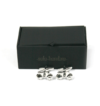 Gemelos en metal con motivo de moto Vespa Solohombre