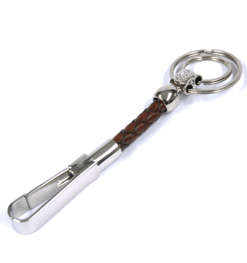 Llavero de piel marrón con mosquetón para  enganchártelo a la trebilla del pantalón