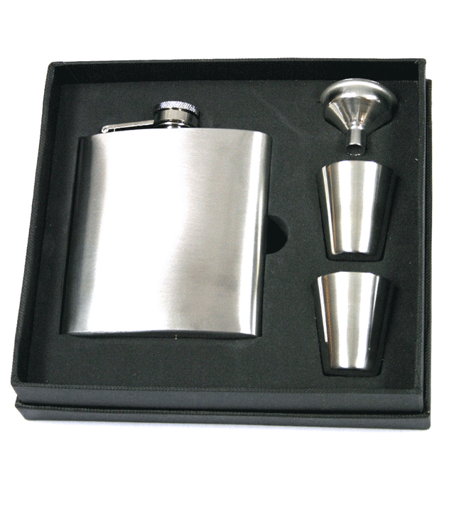 Petaca de metal con vasos y embudo