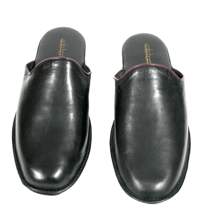 Zapatillas ir por casa en piel color negro