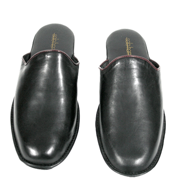 Zapatillas ir por casa en piel color negro